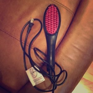 Simply Straight straightening brush